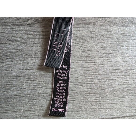 Victorias Secret 36D Sexy Uplift Plunge Bra Red Lace With Front Closure - Picture 6 of 6